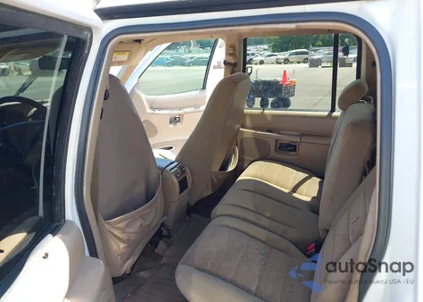 2000 Ford Explorer Xlt from USA, damaged, VIN 1FMZU63E3YUB34927